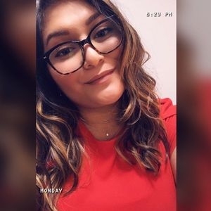 Meet your Posher, Yesenia